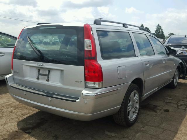 YV1SW592971653160 - 2007 VOLVO V70 2.5T SILVER photo 4