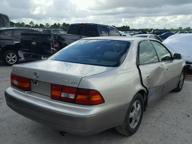 JT8BF28G0X0234507 - 1999 LEXUS ES GRAY photo 4