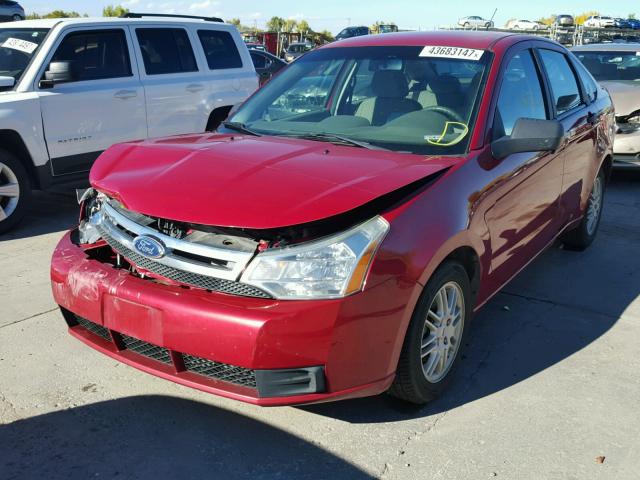 1FAHP3FN0BW117635 - 2011 FORD FOCUS SE RED photo 2