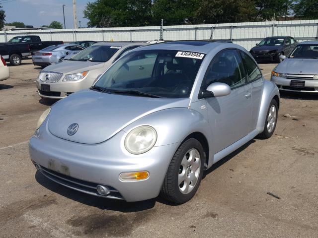 3VWCK21C72M410237 - 2002 VOLKSWAGEN NEW BEETLE 银色 照片 2