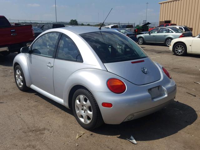 3VWCK21C72M410237 - 2002 VOLKSWAGEN NEW BEETLE 银色 照片 3