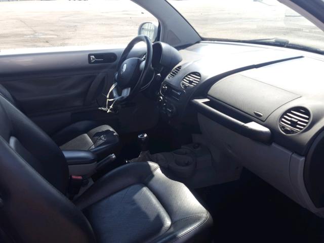 3VWCK21C72M410237 - 2002 VOLKSWAGEN NEW BEETLE 银色 照片 5