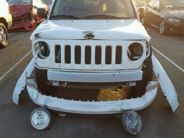 1C4NJPBA3FD368420 - 2015 JEEP PATRIOT SP WHITE photo 9