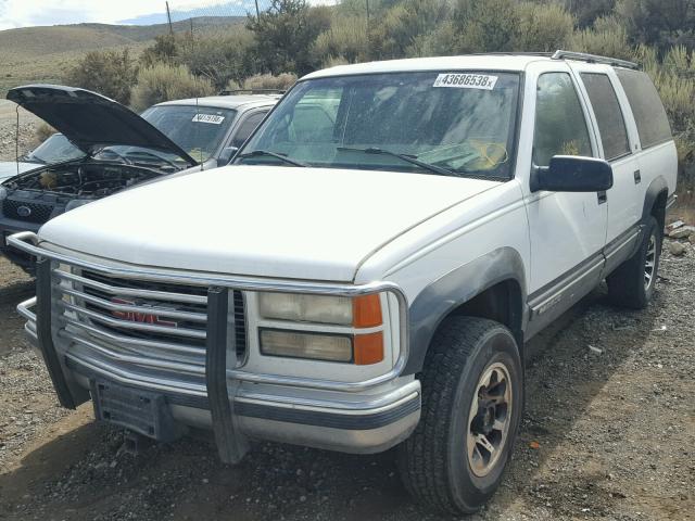 1GKGK26J0XJ786010 - 1999 GMC SUBURBAN K WHITE photo 2