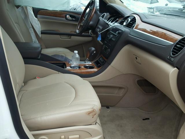 5GAKRCED3CJ361766 - 2012 BUICK ENCLAVE CREAM photo 5
