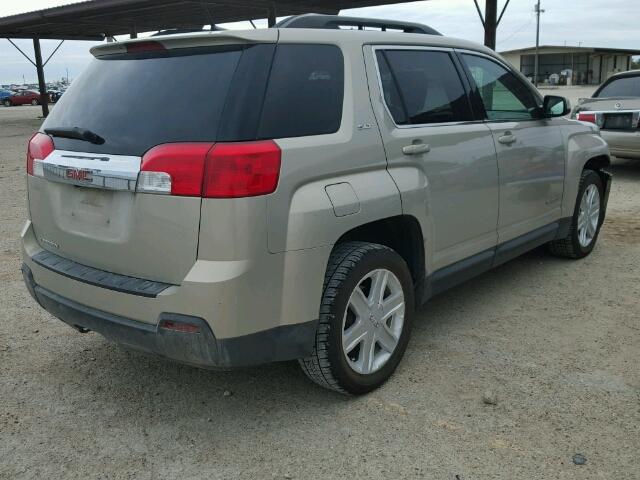 2CTALUEC7B6348950 - 2011 GMC TERRAIN SL GOLD photo 4