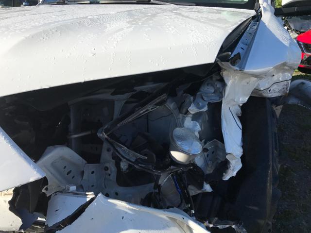 JTEBU5JR1G5373645 - 2016 TOYOTA 4RUNNER SR WHITE photo 9