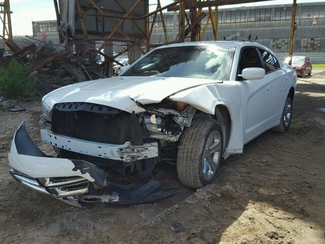 2C3CDXHG4EH207199 - 2014 DODGE CHARGER WHITE photo 2