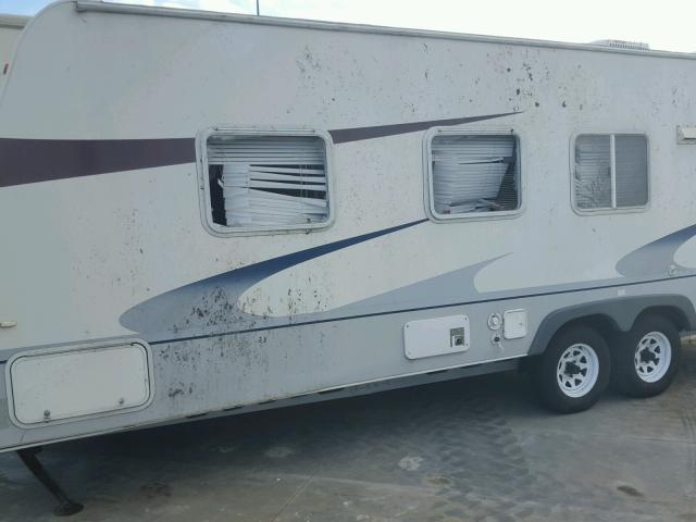 47CTA1L2641111518 - 2004 AECO TT WHITE photo 9