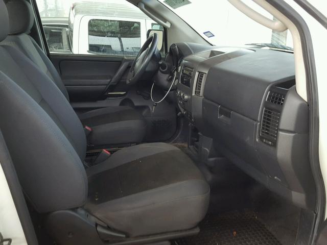 1N6AA06E38N319571 - 2008 NISSAN TITAN XE WHITE photo 5