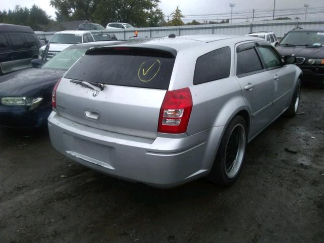 2D4FV47T06H128698 - 2006 DODGE MAGNUM SE SILVER photo 4