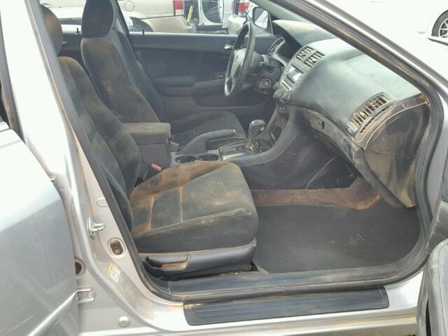 1HGCM56396A058659 - 2006 HONDA ACCORD SE SILVER photo 5