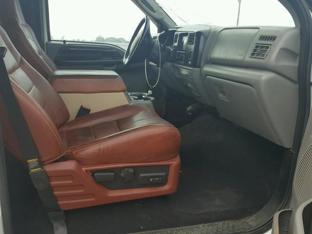 1FTNW21L74ED86093 - 2004 FORD F250 Blanc photo 5