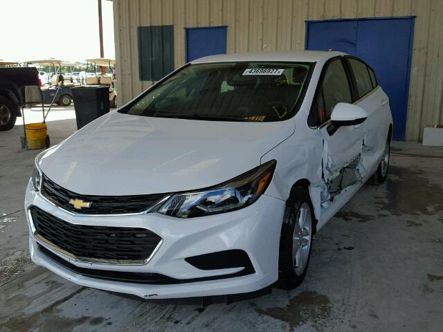 3G1BE6SMXHS566502 - 2017 CHEVROLET CRUZE WHITE photo 2