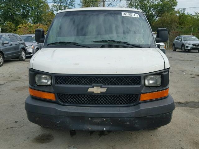 1GCFG25T831208002 - 2003 CHEVROLET EXPRESS G2 WHITE photo 9