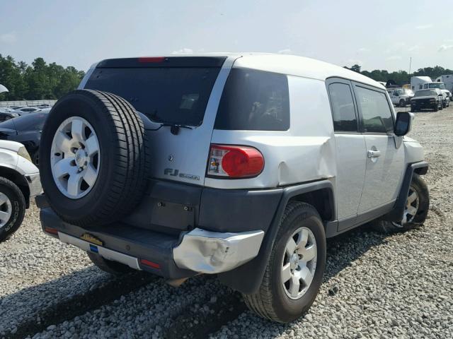 JTEZU11F970017972 - 2007 TOYOTA FJ CRUISER SILVER photo 4