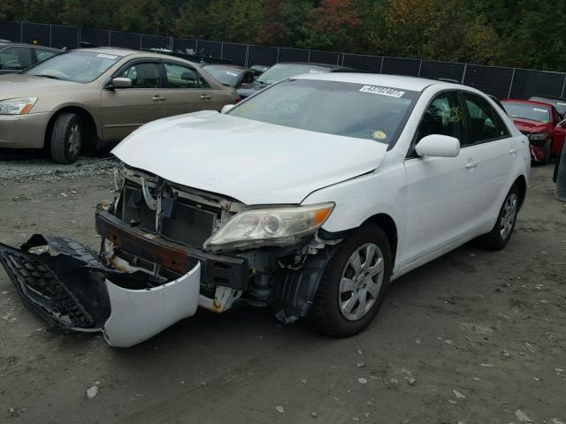 4T1BF3EK2AU551295 - 2010 TOYOTA CAMRY BASE WHITE photo 2
