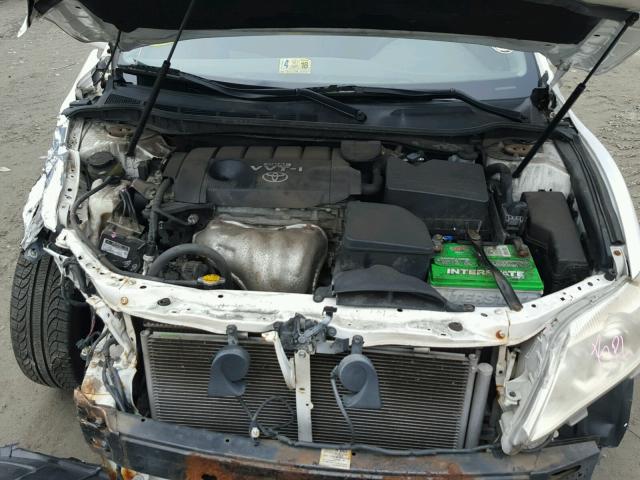 4T1BF3EK2AU551295 - 2010 TOYOTA CAMRY BASE WHITE photo 7