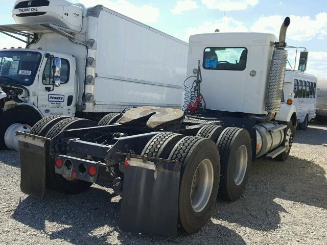 1XKDD09X76J129723 - 2006 KENWORTH CONSTRUCTI WHITE photo 4