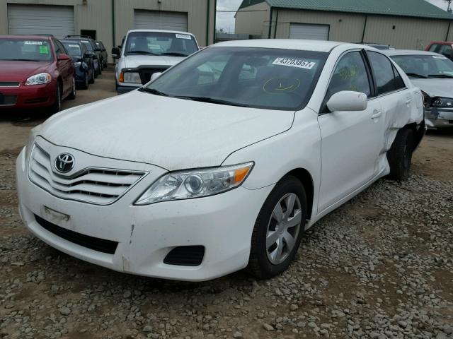 4T1BF3EKXBU607887 - 2011 TOYOTA CAMRY WHITE photo 2