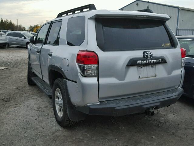 JTEBU5JR2B5059124 - 2011 TOYOTA 4RUNNER SR SILVER photo 3