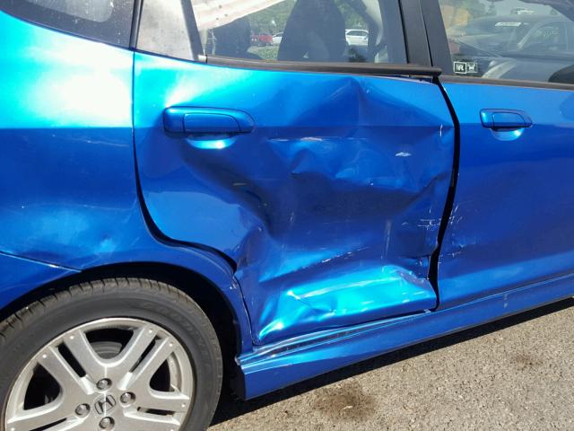 JHMGD38678S027806 - 2008 HONDA FIT SPORT BLUE photo 9