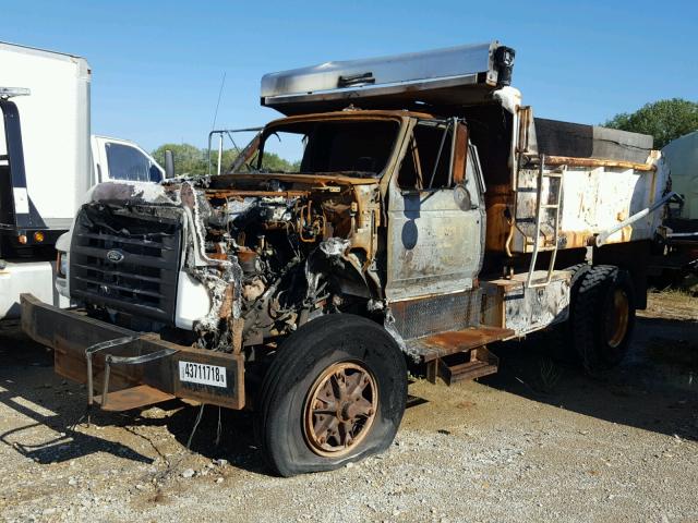 1FDPF70J6WVA27404 - 1998 FORD F700 WHITE photo 2