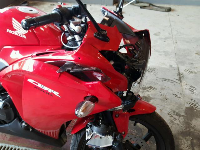 MLHMC4103D5304007 - 2013 HONDA CBR250 R RED photo 10