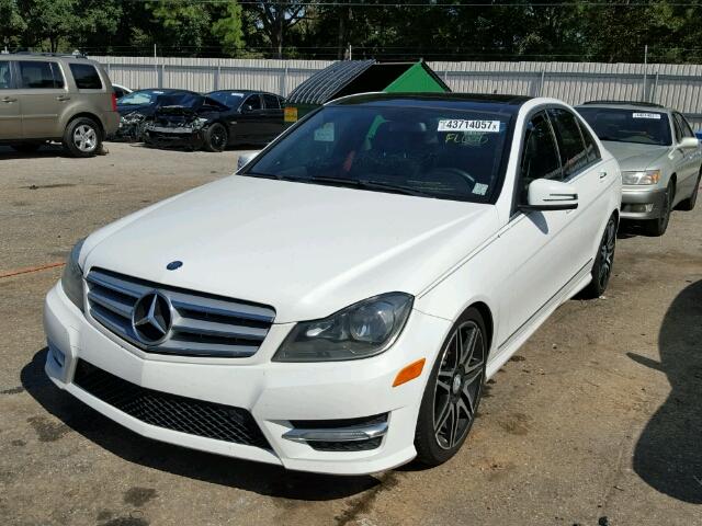 WDDGF4HB8DA780880 - 2013 MERCEDES-BENZ C 250 WHITE photo 2