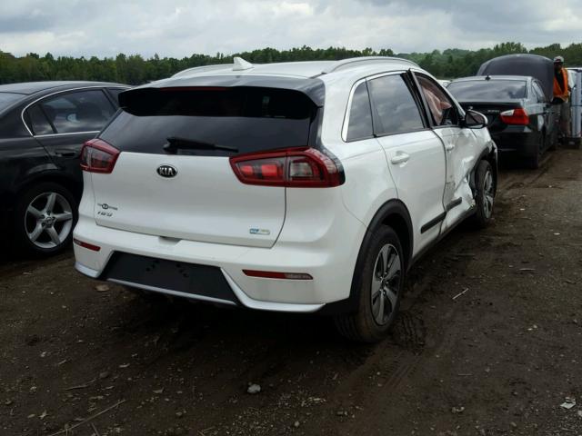 KNDCC3LC2H5056399 - 2017 KIA NIRO EX WHITE photo 4