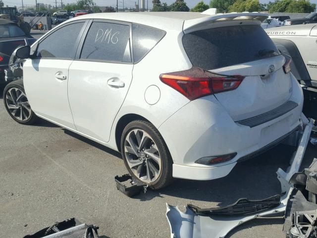 JTNKARJE0JJ554442 - 2018 TOYOTA COROLLA IM WHITE photo 3