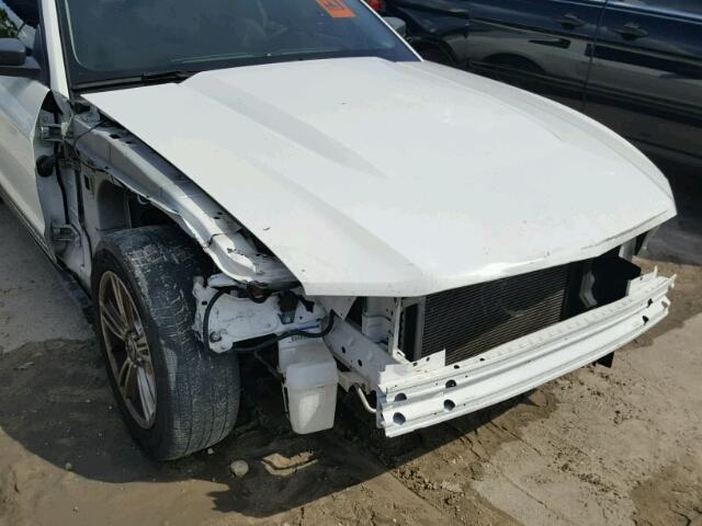 1ZVBP8AN7A5143588 - 2010 FORD MUSTANG WHITE photo 9