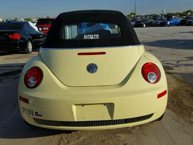 3VWSF31Y06M303988 - 2006 VOLKSWAGEN NEW BEETLE YELLOW photo 9