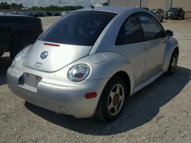 3VWDD21CX2M416046 - 2002 VOLKSWAGEN NEW BEETLE 银色 照片 4