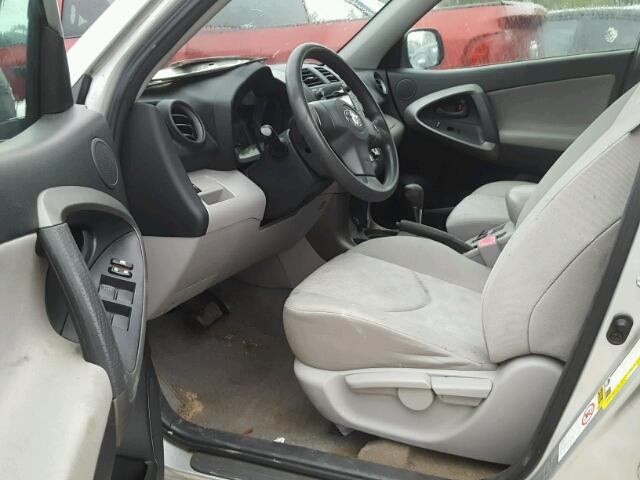 JTMZF33V895008359 - 2009 TOYOTA RAV4 银色 照片 9