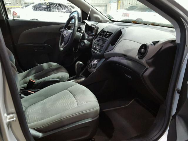 1G1JA5SH9C4226237 - 2012 CHEVROLET SONIC LS 银色 照片 5