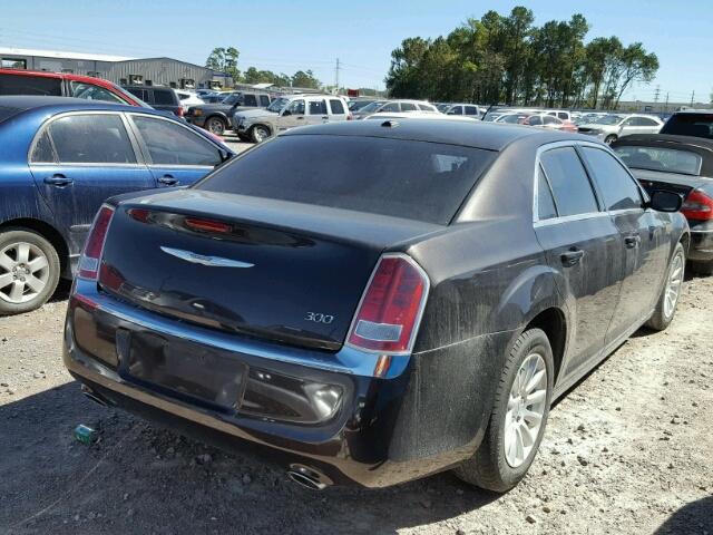 2C3CCAAG6DH647515 - 2013 CHRYSLER 300 WHITE photo 4