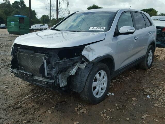 5XYKT3A19BG044035 - 2011 KIA SORENTO BA SILVER photo 2