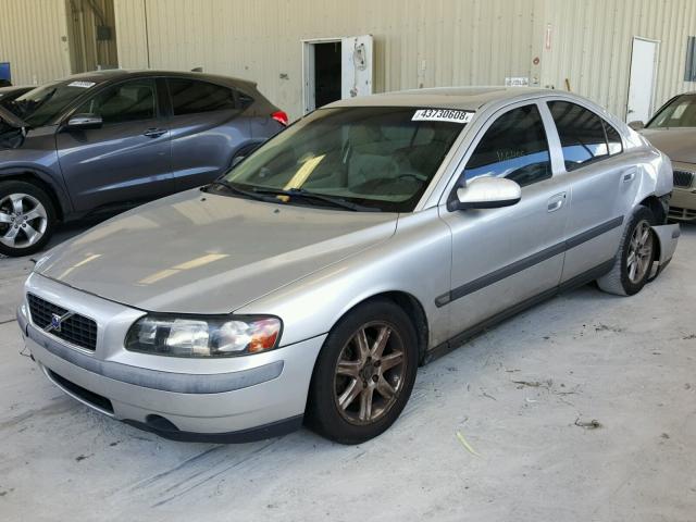 YV1RS61R812030820 - 2001 VOLVO S60 SILVER photo 2