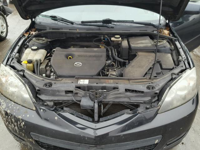 JM1BK343581861575 - 2008 MAZDA 3 HATCHBAC BLACK photo 7