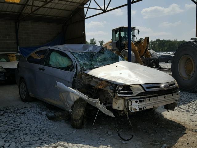 1FAHP32N08W264665 - 2008 FORD FOCUS S/SE SILVER photo 1