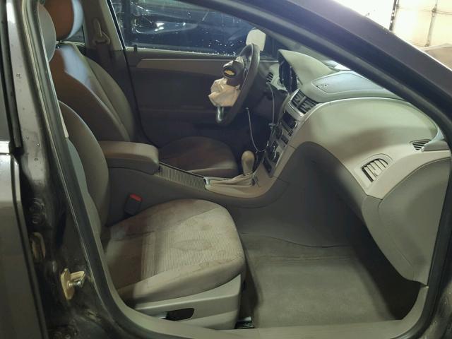 1G1ZB5EB4AF208866 - 2010 CHEVROLET MALIBU LS 灰色 照片 5
