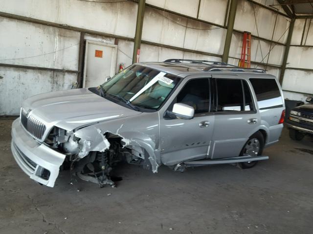 5LMFU27506LJ17301 - 2006 LINCOLN NAVIGATOR Srebrny zdjęcie 10