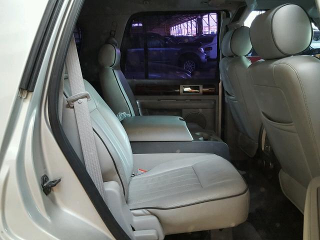 5LMFU27506LJ17301 - 2006 LINCOLN NAVIGATOR Srebrny zdjęcie 6