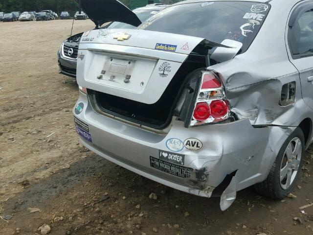 KL1TD56E49B328001 - 2009 CHEVROLET AVEO SILVER photo 9