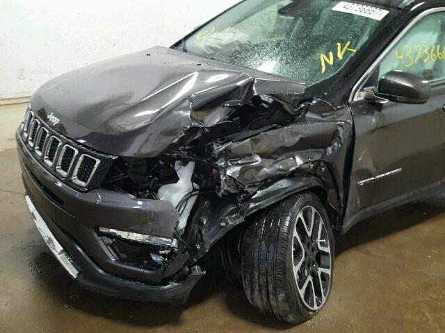3C4NJDCBXJT101350 - 2018 JEEP COMPASS LI GRAY photo 9
