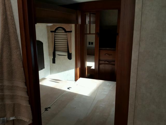 4YDF37227D4701669 - 2014 KEYSTONE M3725 MONT WHITE photo 6