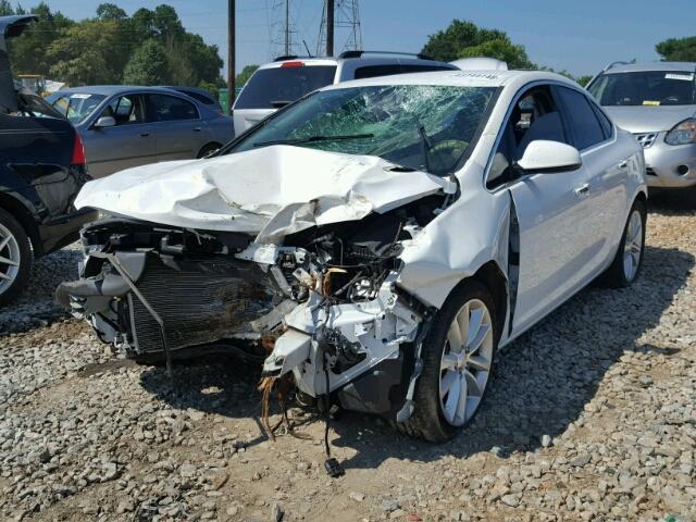 1G4PP5SK7D4138957 - 2013 BUICK VERANO WHITE photo 2