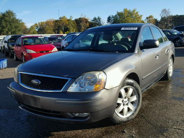 1FAFP27196G105576 - 2006 FORD FIVE HUNDR GRAY photo 2