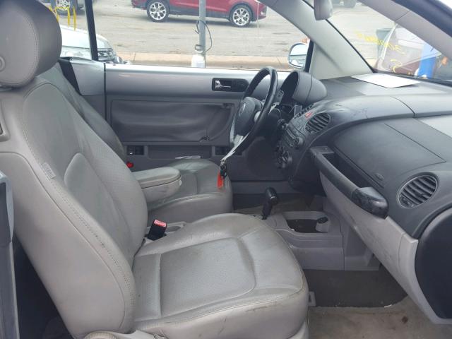 3VWSF31Y06M300864 - 2006 VOLKSWAGEN NEW BEETLE 银色 照片 5